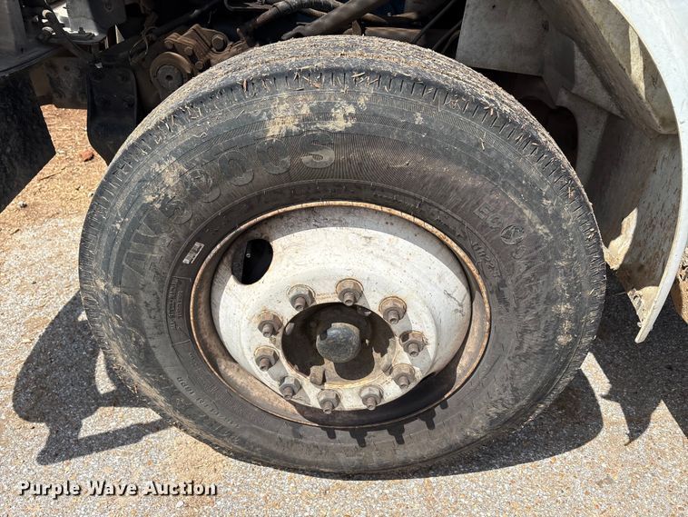 image for item EU0475 2001 International 4700 bucket truck