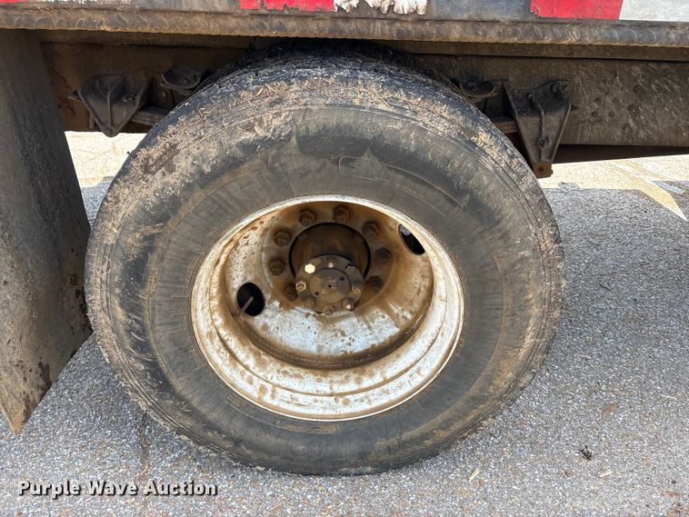 image for item EU0475 2001 International 4700 bucket truck