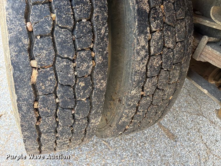 image for item EU0475 2001 International 4700 bucket truck