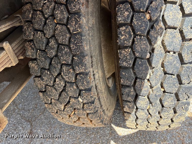 image for item EU0475 2001 International 4700 bucket truck