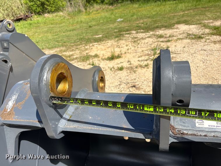 image for item EU0528 SmartCharm CAT320D excavator bucket