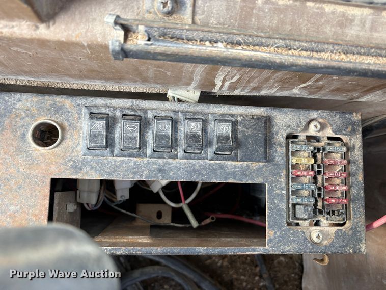 image for item EU8597 1991 Caterpillar E120B excavator