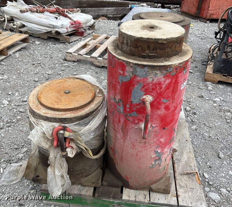 image for item EV2031 (5) hydraulic pile drivers 