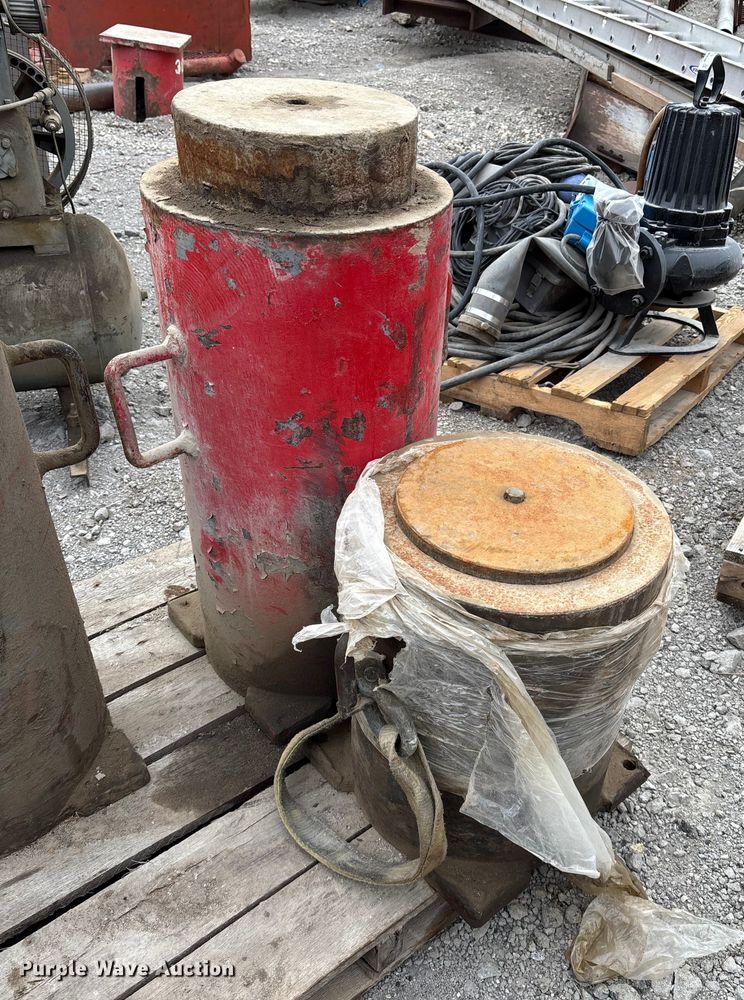 image for item EV2031 (5) hydraulic pile drivers 