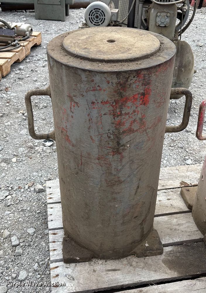 image for item EV2031 (5) hydraulic pile drivers 