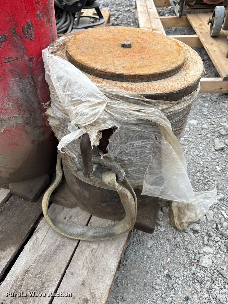 image for item EV2031 (5) hydraulic pile drivers 