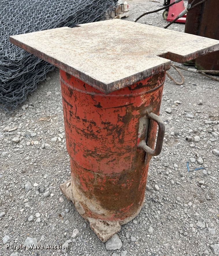 image for item EV2031 (5) hydraulic pile drivers 