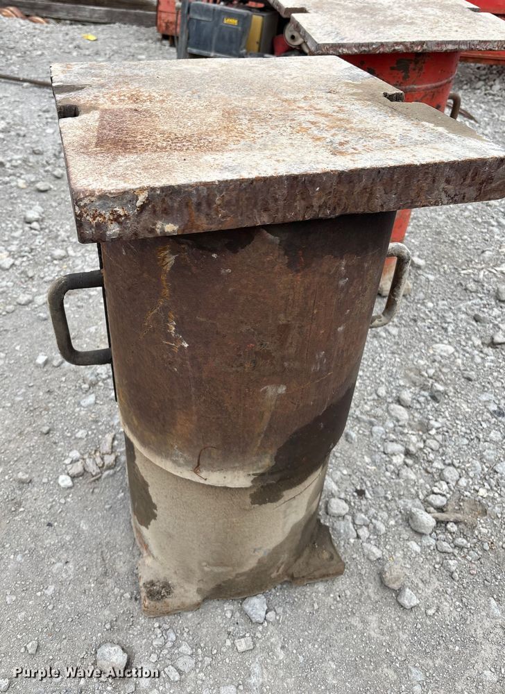 image for item EV2031 (5) hydraulic pile drivers 