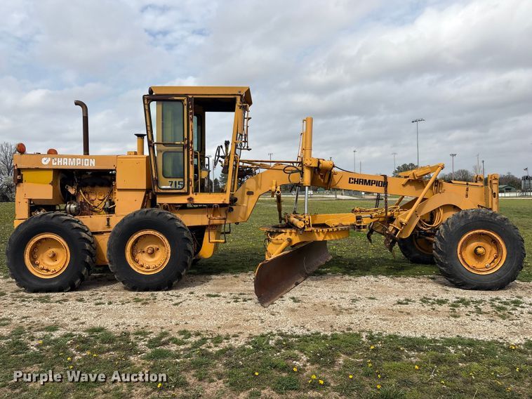 image for item EV2833 1974 Champion 715 rigid frame motor grader