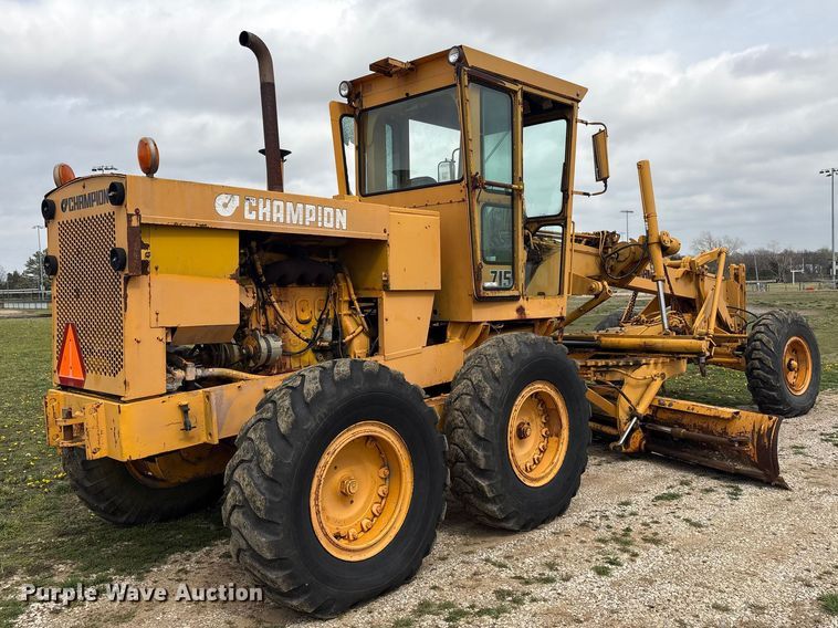 image for item EV2833 1974 Champion 715 rigid frame motor grader