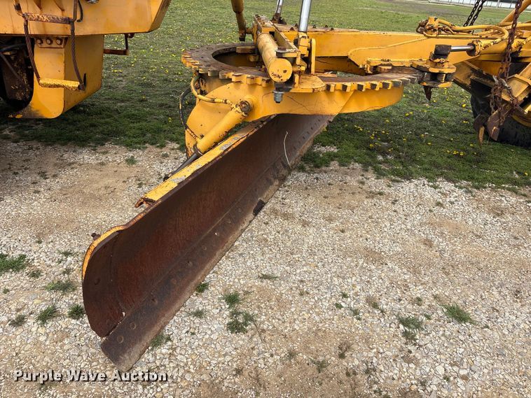 image for item EV2833 1974 Champion 715 rigid frame motor grader