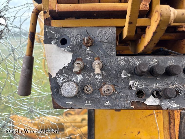 image for item EV2833 1974 Champion 715 rigid frame motor grader