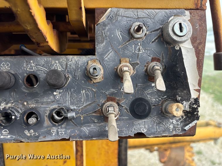 image for item EV2833 1974 Champion 715 rigid frame motor grader