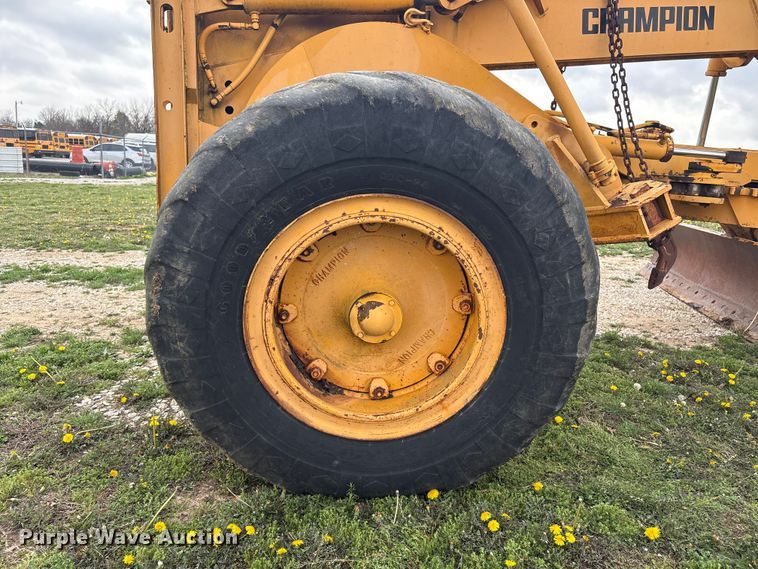 image for item EV2833 1974 Champion 715 rigid frame motor grader