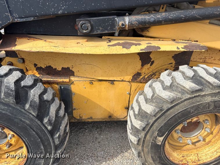 image for item EV2834 1996 New Holland LX885 skid steer loader