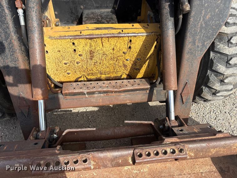 image for item EV2834 1996 New Holland LX885 skid steer loader