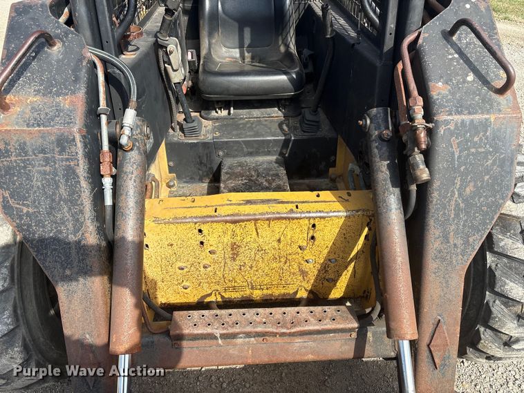 image for item EV2834 1996 New Holland LX885 skid steer loader