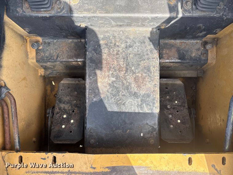 image for item EV2834 1996 New Holland LX885 skid steer loader