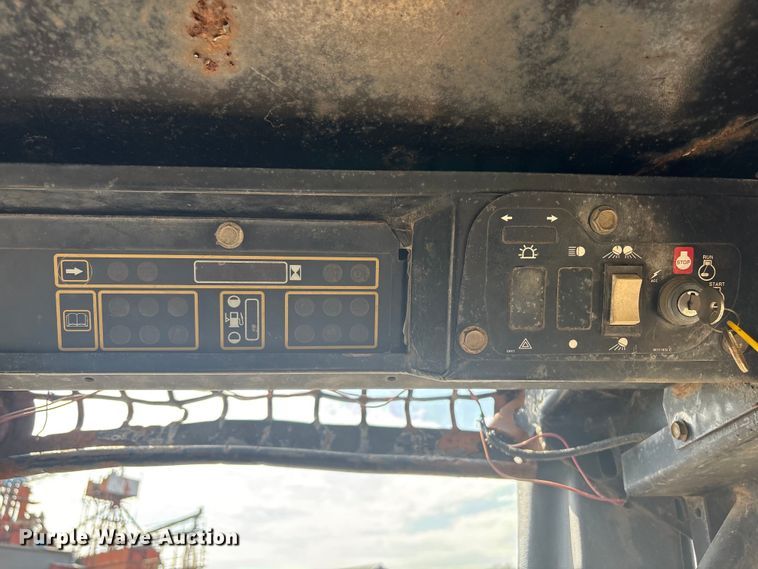 image for item EV2834 1996 New Holland LX885 skid steer loader