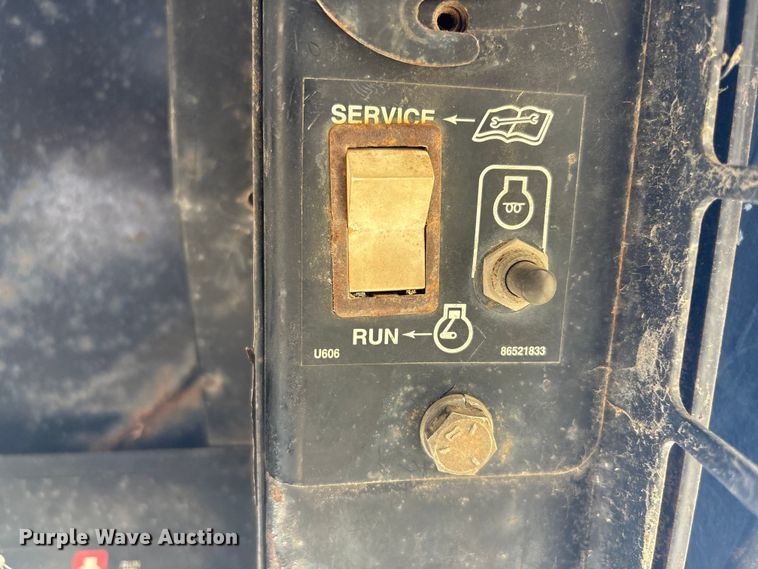 image for item EV2834 1996 New Holland LX885 skid steer loader