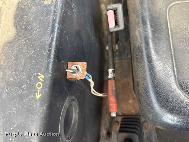 image for item EV2834 1996 New Holland LX885 skid steer loader