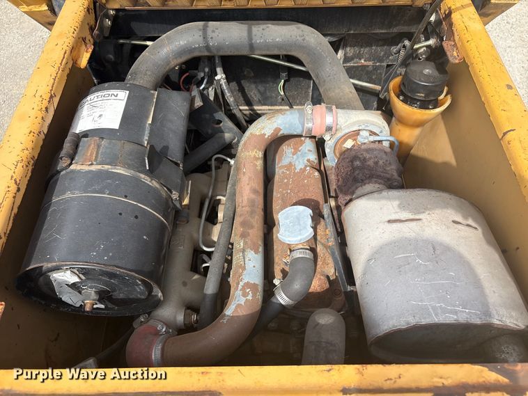 image for item EV2834 1996 New Holland LX885 skid steer loader