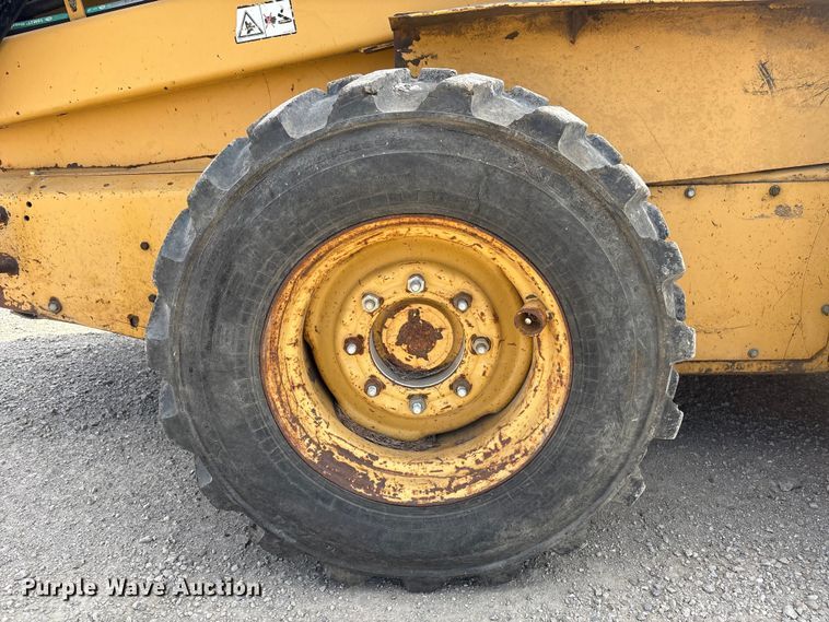 image for item EV2834 1996 New Holland LX885 skid steer loader