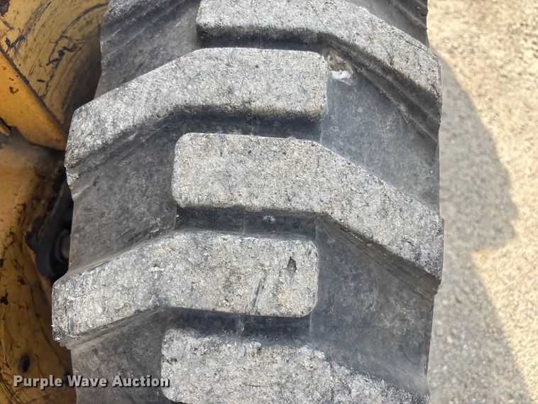 image for item EV2834 1996 New Holland LX885 skid steer loader