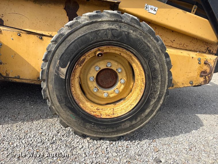 image for item EV2834 1996 New Holland LX885 skid steer loader