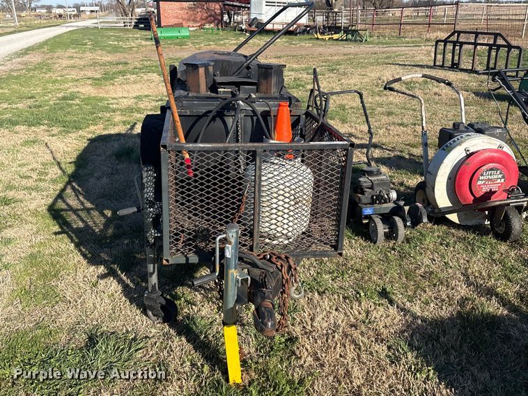 image for item EV2842 Asphalt crack fill equipment