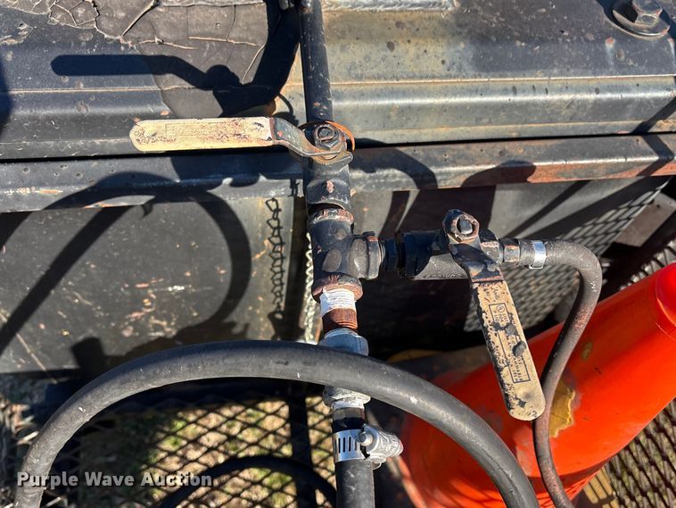 image for item EV2842 Asphalt crack fill equipment