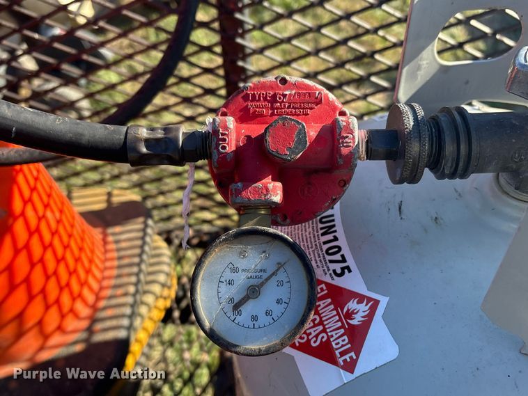 image for item EV2842 Asphalt crack fill equipment