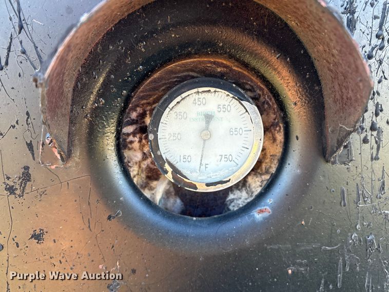 image for item EV2842 Asphalt crack fill equipment