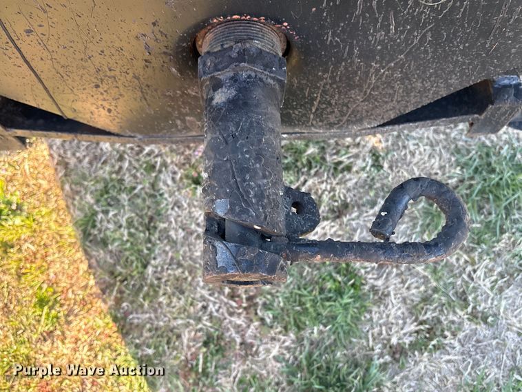 image for item EV2842 Asphalt crack fill equipment