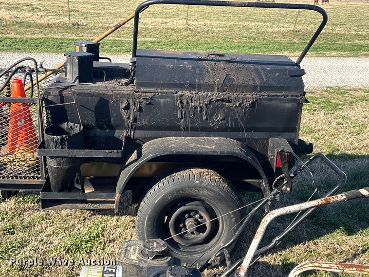 image for item EV2842 Asphalt crack fill equipment