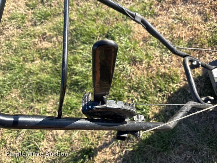 image for item EV2842 Asphalt crack fill equipment