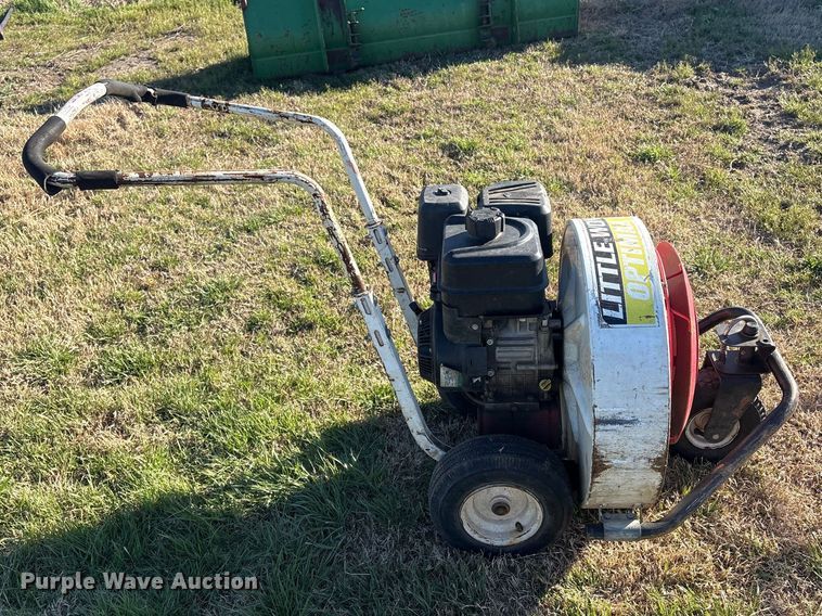 image for item EV2842 Asphalt crack fill equipment