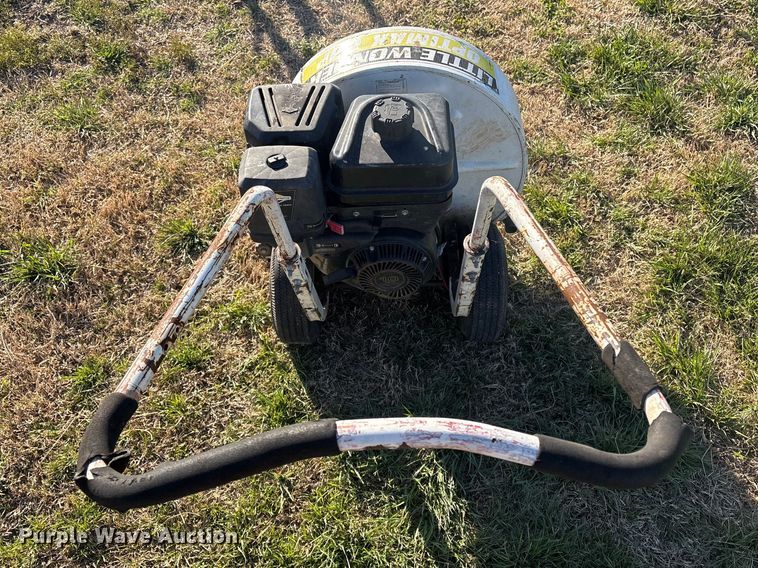 image for item EV2842 Asphalt crack fill equipment