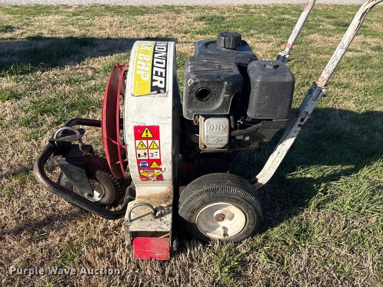 image for item EV2842 Asphalt crack fill equipment