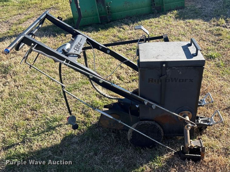 image for item EV2842 Asphalt crack fill equipment