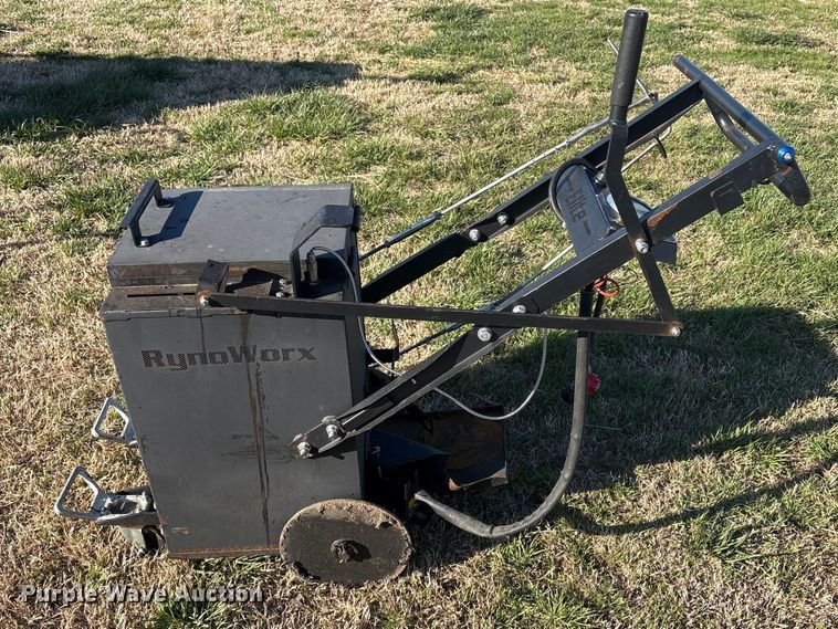 image for item EV2842 Asphalt crack fill equipment