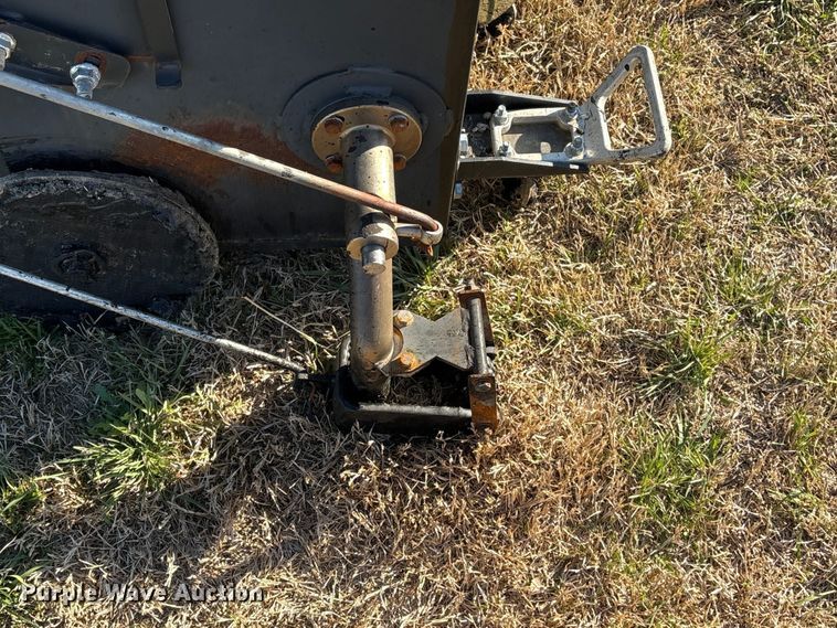 image for item EV2842 Asphalt crack fill equipment