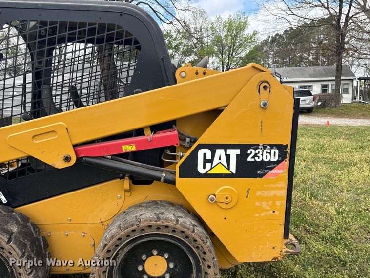 image for item EV2894 2015 Caterpillar 236D skid steer loader