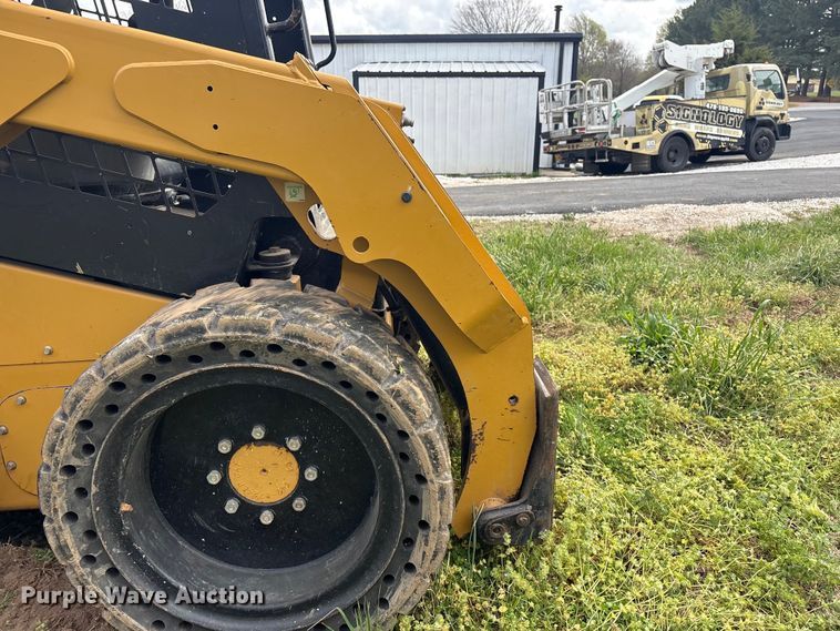 image for item EV2894 2015 Caterpillar 236D skid steer loader