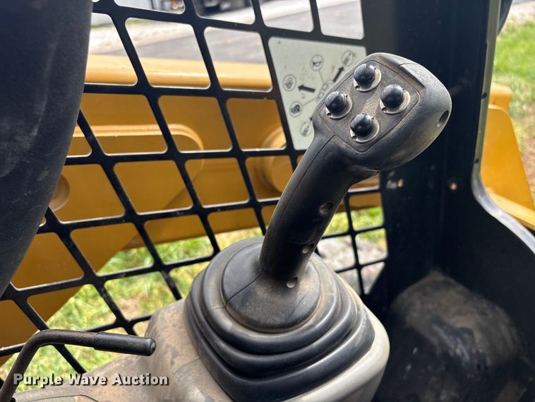 image for item EV2894 2015 Caterpillar 236D skid steer loader