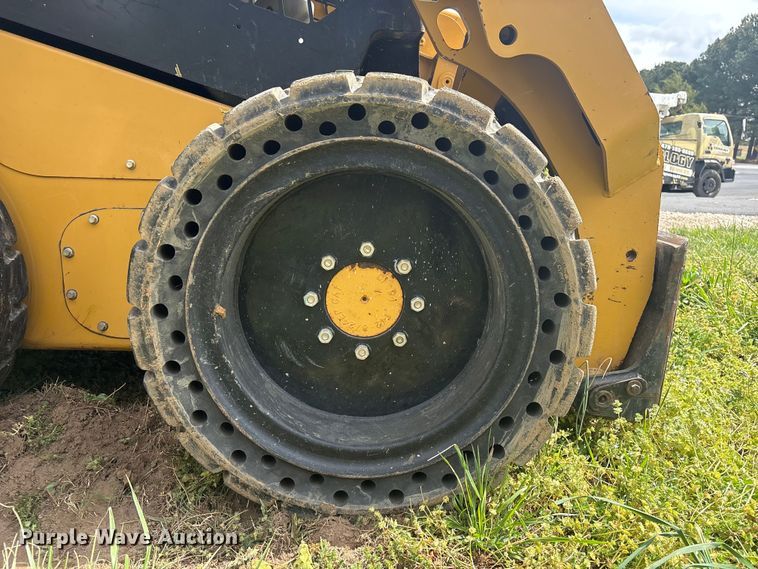 image for item EV2894 2015 Caterpillar 236D skid steer loader