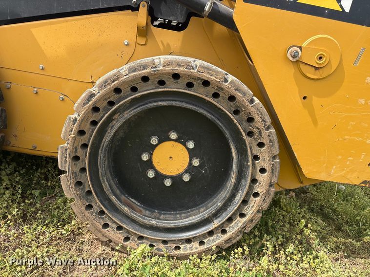 image for item EV2894 2015 Caterpillar 236D skid steer loader