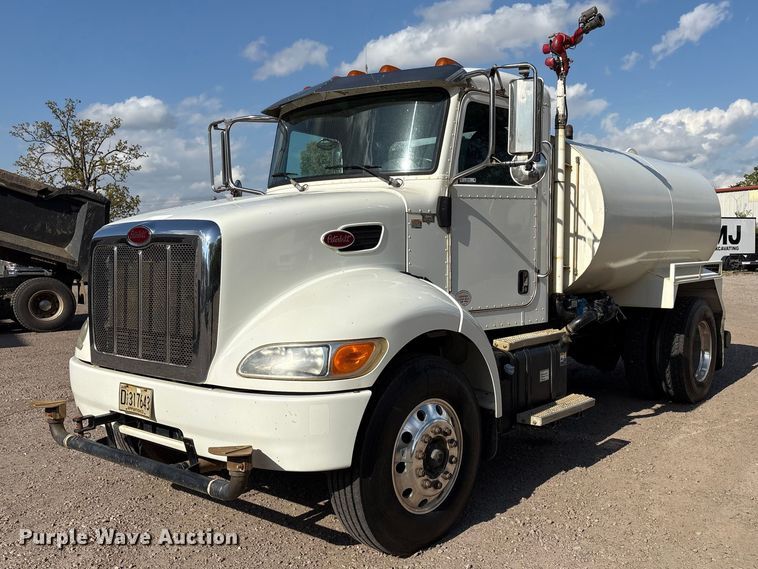 image for item EV2900 2015 Peterbilt PB337 water truck