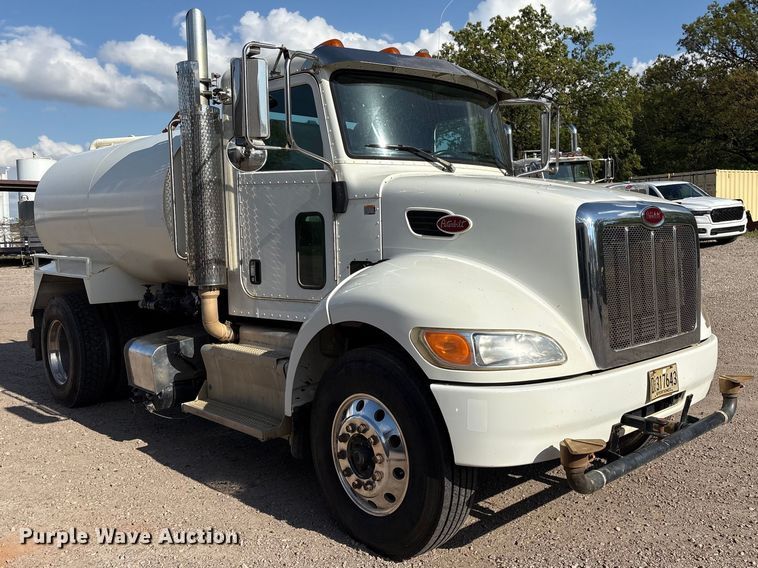 image for item EV2900 2015 Peterbilt PB337 water truck