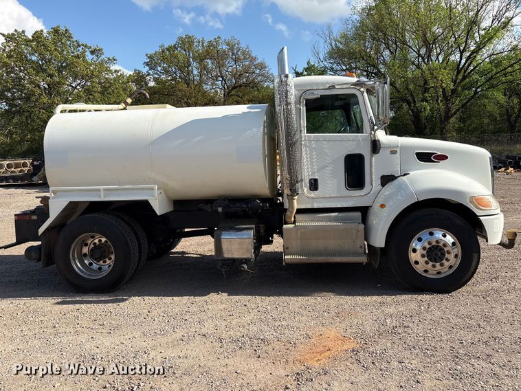 image for item EV2900 2015 Peterbilt PB337 water truck